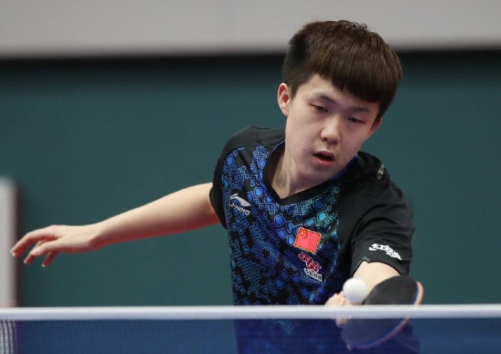 的年轻中场 的年轻中场