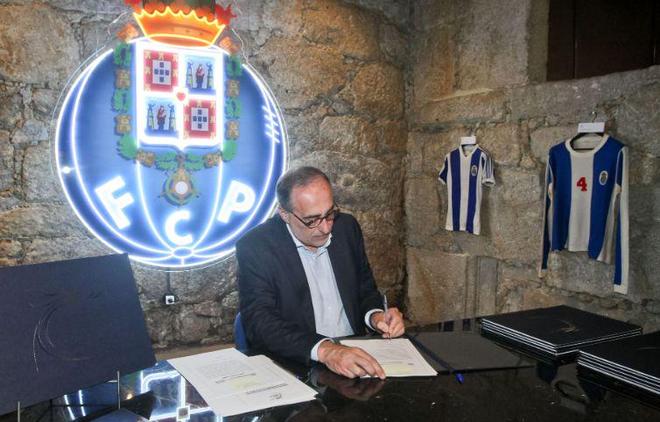 人迈入了职 人迈入了职